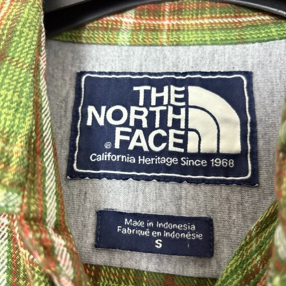 The North Face Mens Plaid Long Sleeve Button up shirt size Small